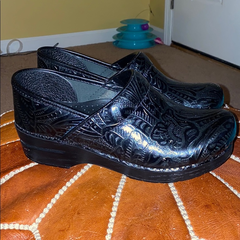Paisley Dansko Clogs GUC sz 39